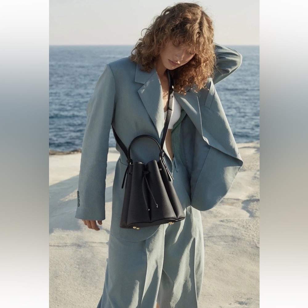 ✨New Black Leather Bucket Bag made in Italy✨